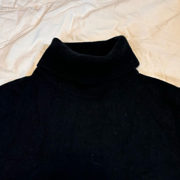 Lands End 💯 cashmere sweater  / black/  turtle neck / Medium - Picture 3 of 7